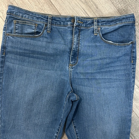 Universal Thread Jeans - Picture 2 of 8